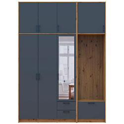  вішалкою, дзеркалом та високою антресолею 