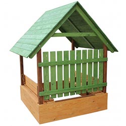 Фото Пісочниця-будиночок з лавочками дахом і захисним забором