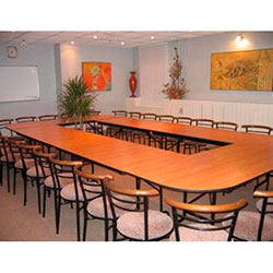 Фото Складаний стіл для конференц-залу ДСП 16 ДМ Пр8 РТД